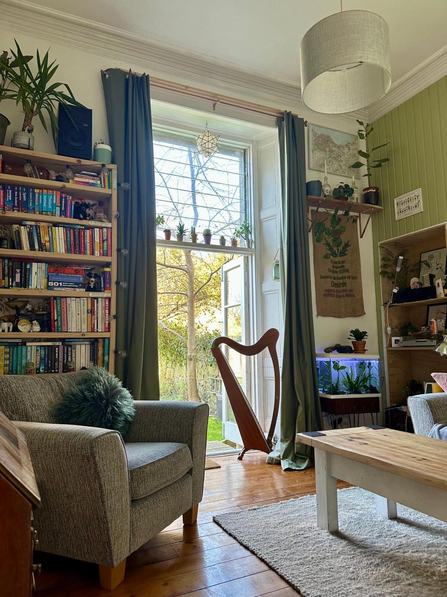 Quirky In Leith Apartment